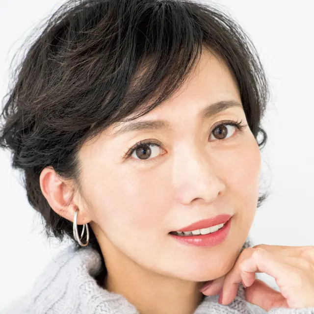 モダンな今どき眉のメイクをした木原みどりさん