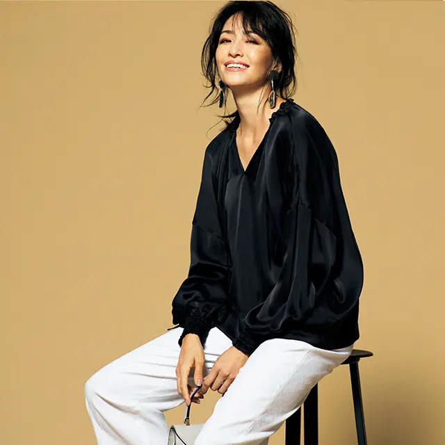 村山佳世子　黒ブラウス