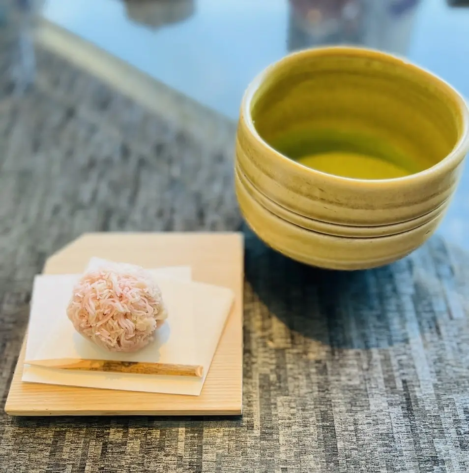生菓子　花吹雪（はなふぶき）とお抹茶