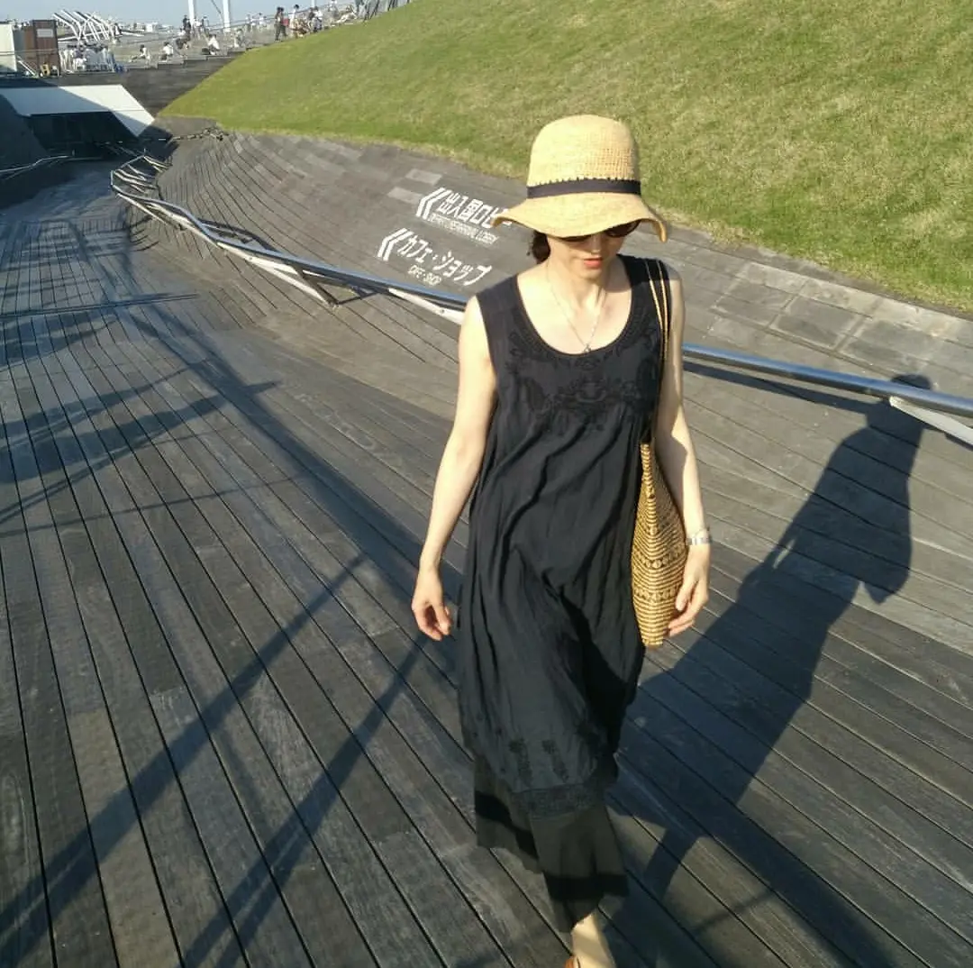 短か丈 + ワイドパンツでロングワンピ風の画像_3