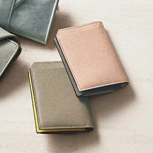 L’arcobaleno×eclat 二つ折りコンパクトウォレット ￥29,700