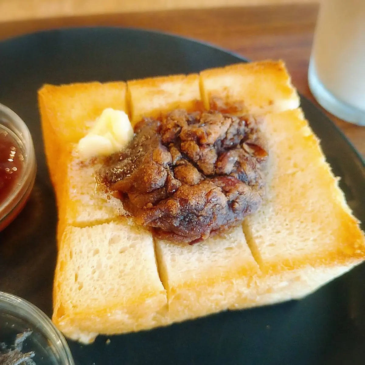 渋谷のホワイトグラスコーヒー、モーニング、餡バタートースト