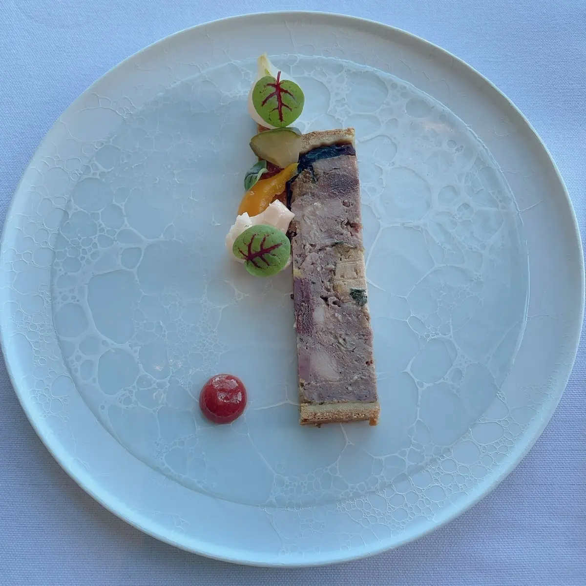 フレンチダイニング「アジュール フォーティーファイブ」の料理 鶏とフォアグラのパテ アン クルート