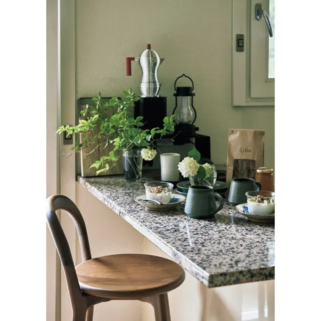 朝食にはヨーグルトとキラォンのグラノーラを