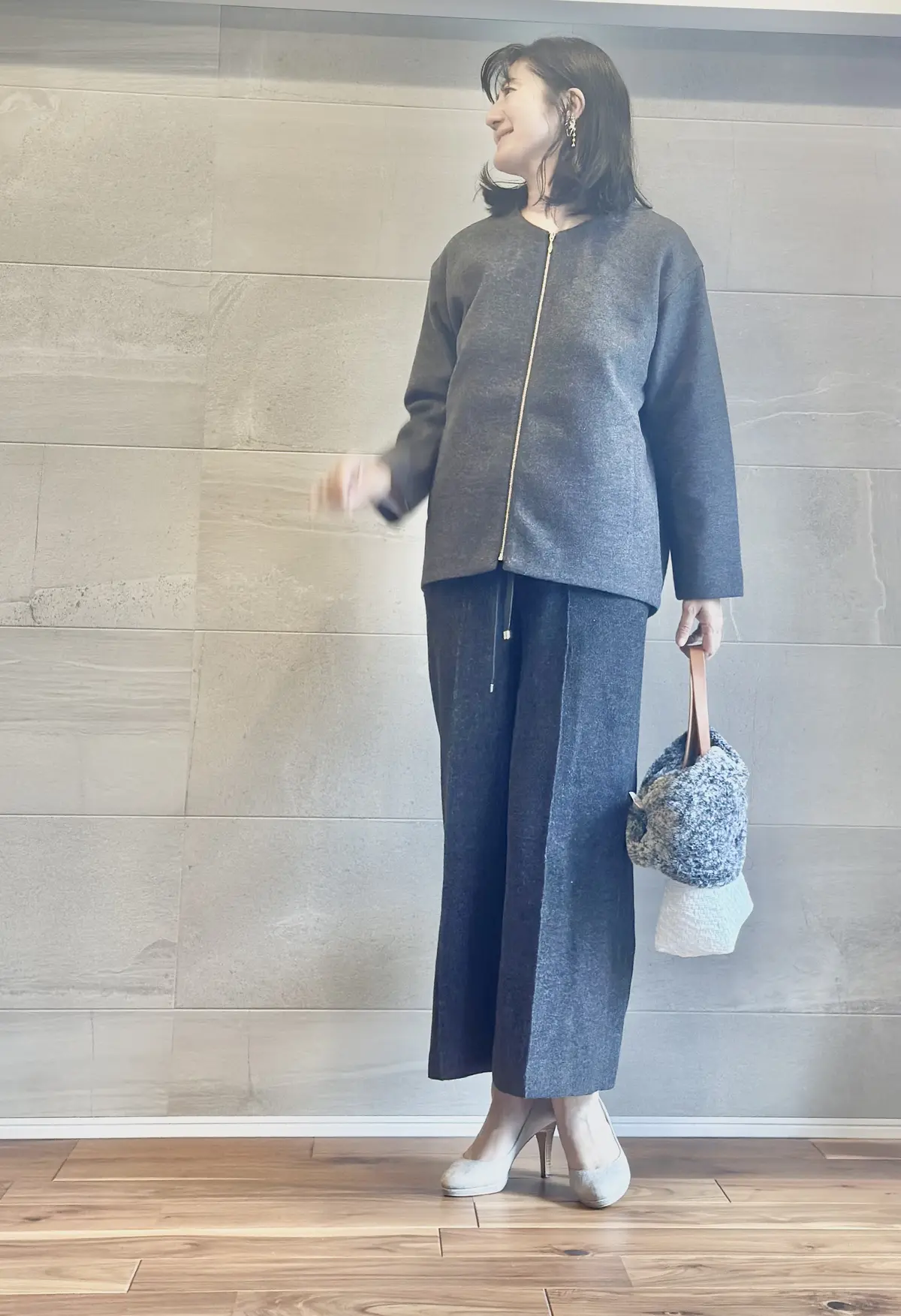 着回しグレー&ホワイトコーデの画像_1