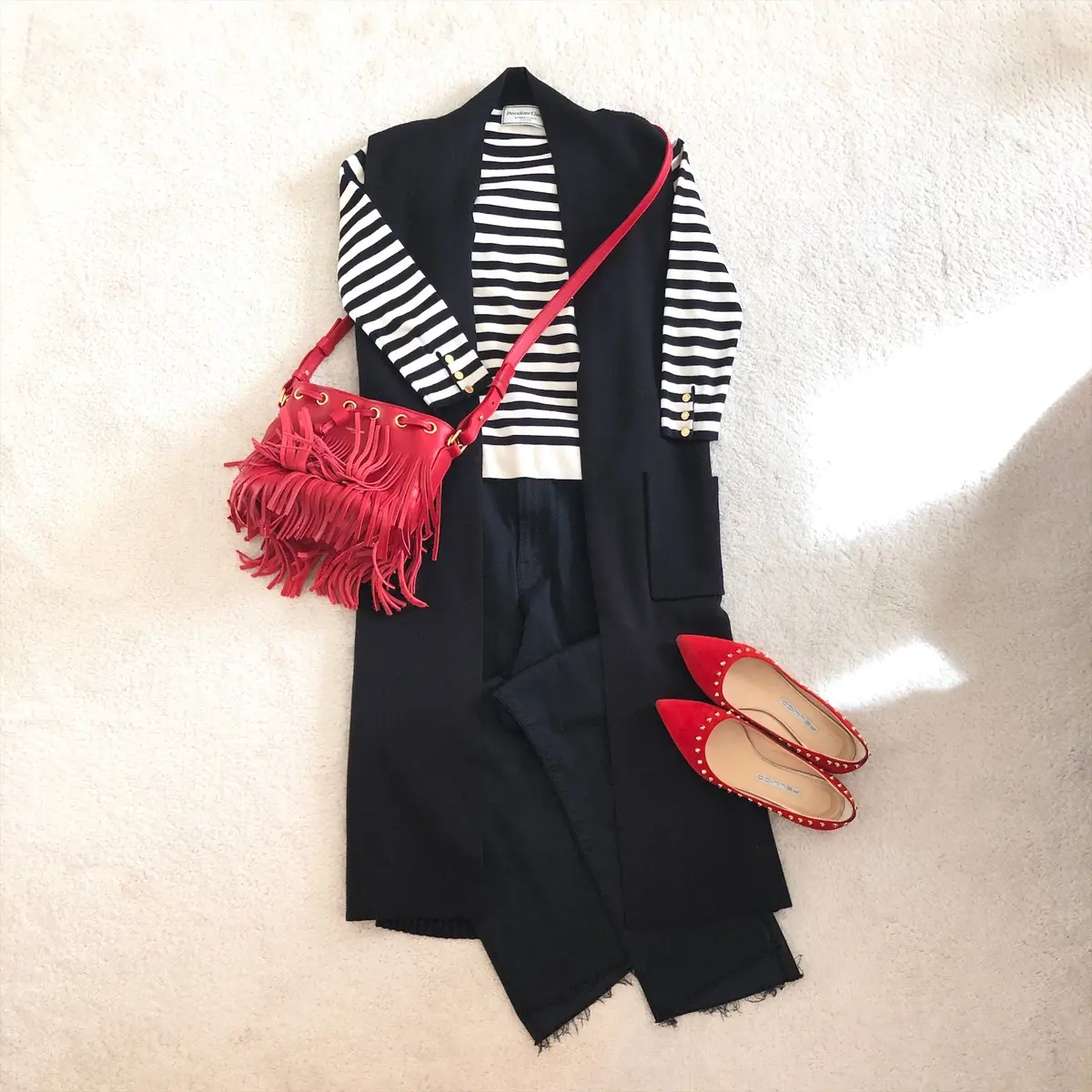 きれい目カジュアルはブラックデニムでの画像_3