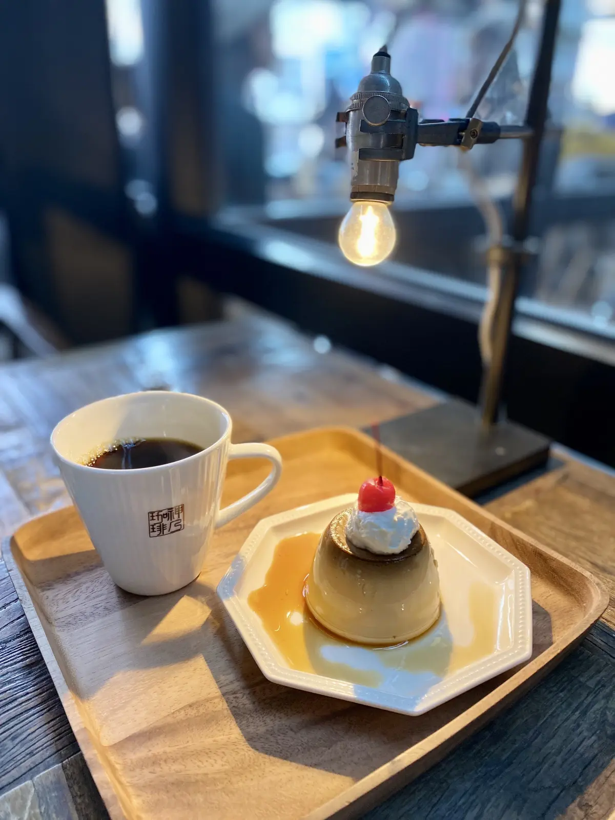 白スニーカーで今年初カフェへの画像_9