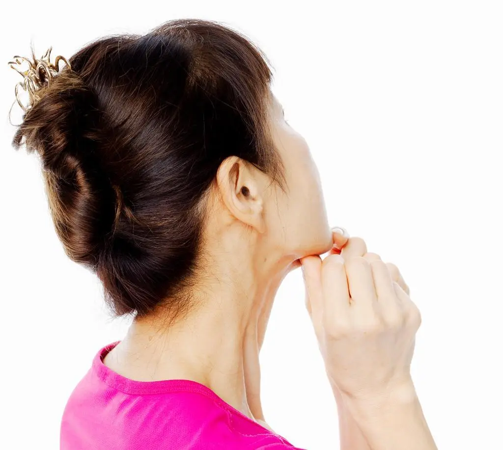 OurAge×Webエクラ　リンパケア　あご下プッシュ 01