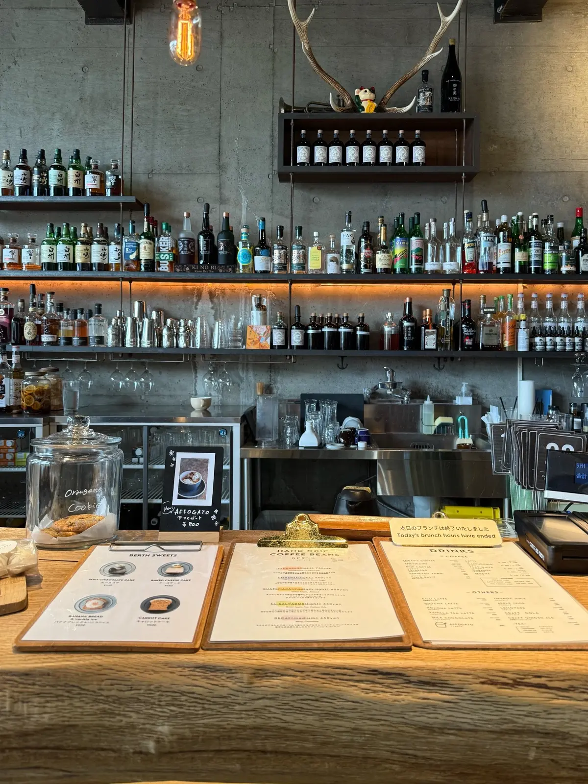 Nui. HOSTEL & BAR LOUNGE　蔵前カフェ　店内写真