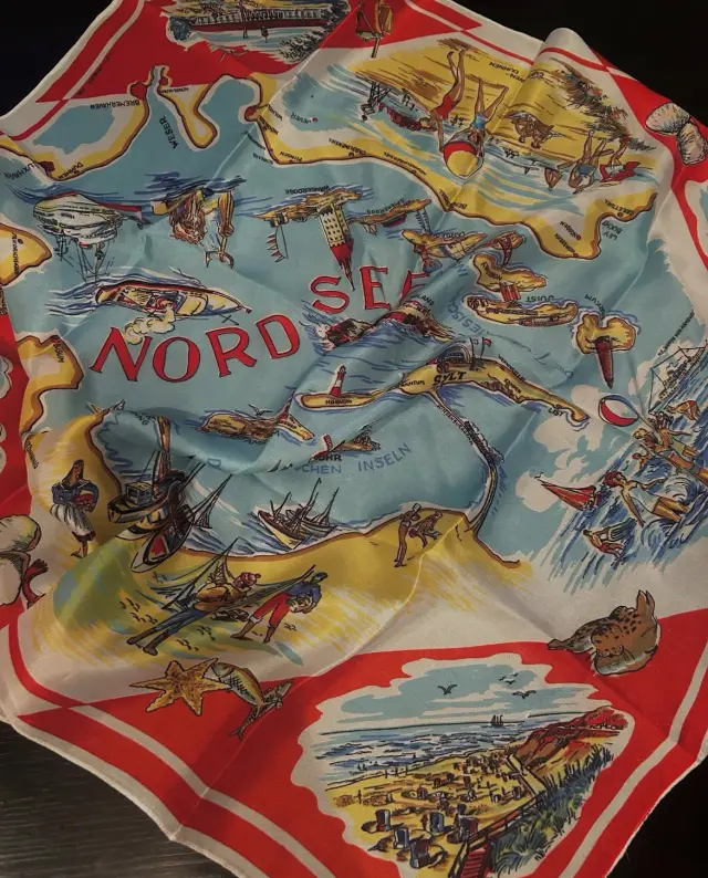 代官山蚤の市　スカーフ　ヴィンテージスカーフ　スカーフ赤