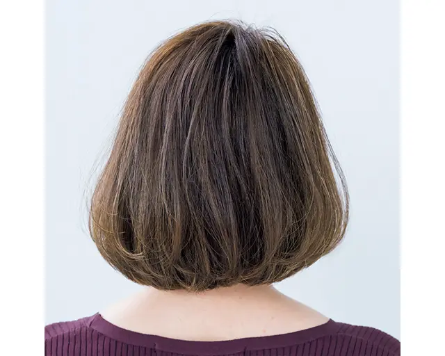 ダイヤ形の重めボブのバック