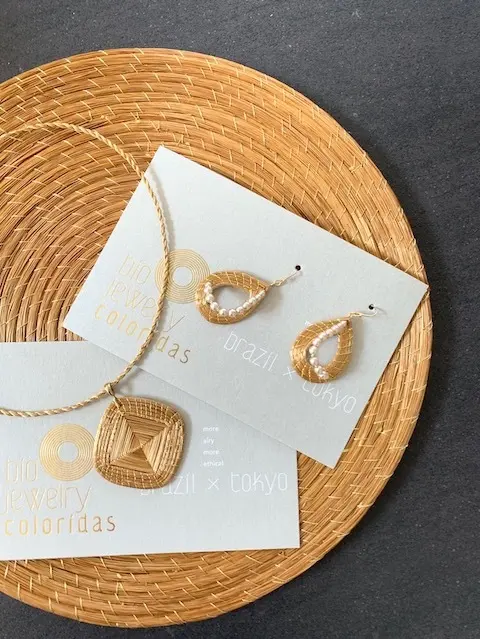 黄金の草　ビオジュエリー　coloridas