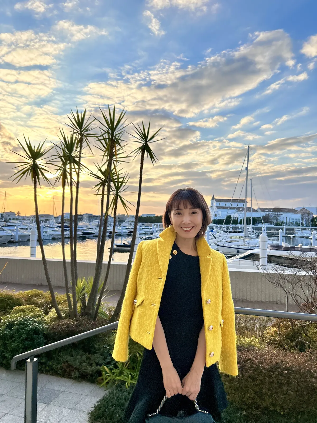 ジャケット　リゾートホテル　ヨットハーバー　エクラ華組　４０代コーデ　５０代コーデ　ワンピース　ワンピースコーデ