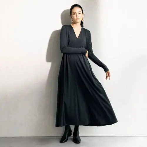 Curensology×eclat Ｖネックフレアワンピース ￥27,500