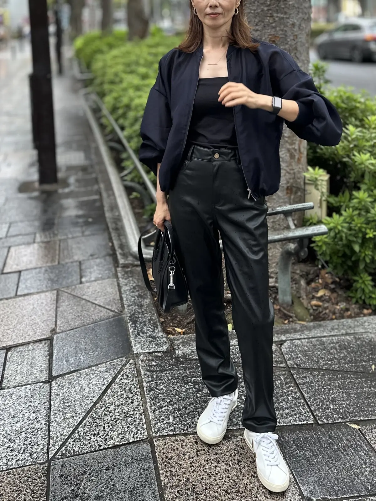 シアー感あるブルゾンでお出掛けの画像_1