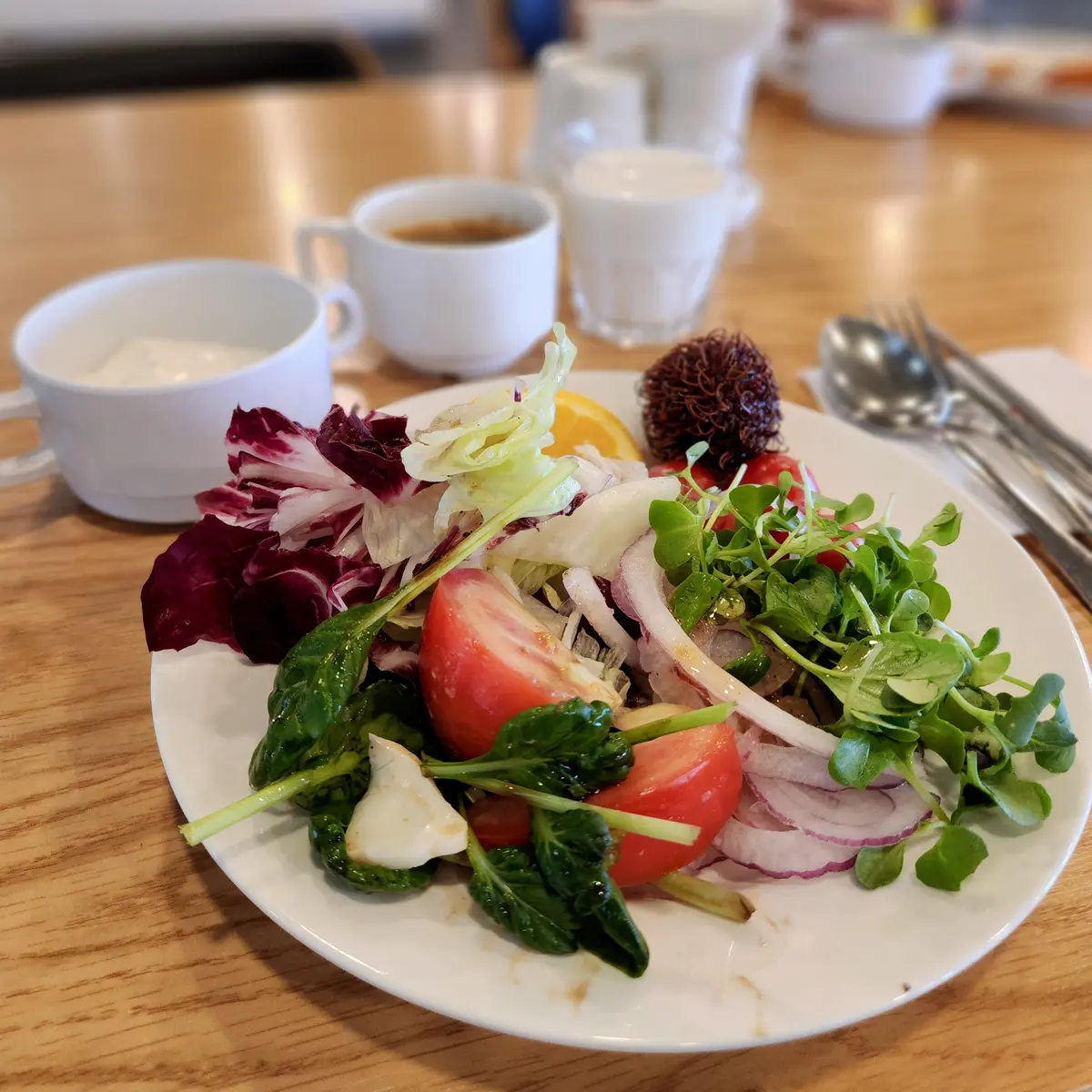 サラダ、フルーツ、コーヒーで十分かな。