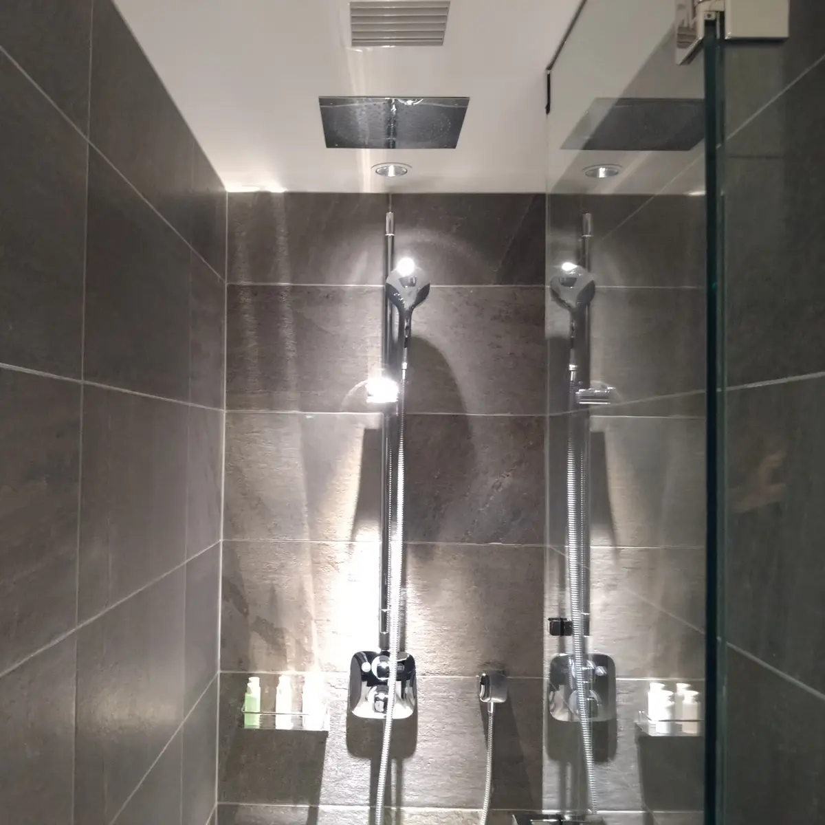 シャワーブース