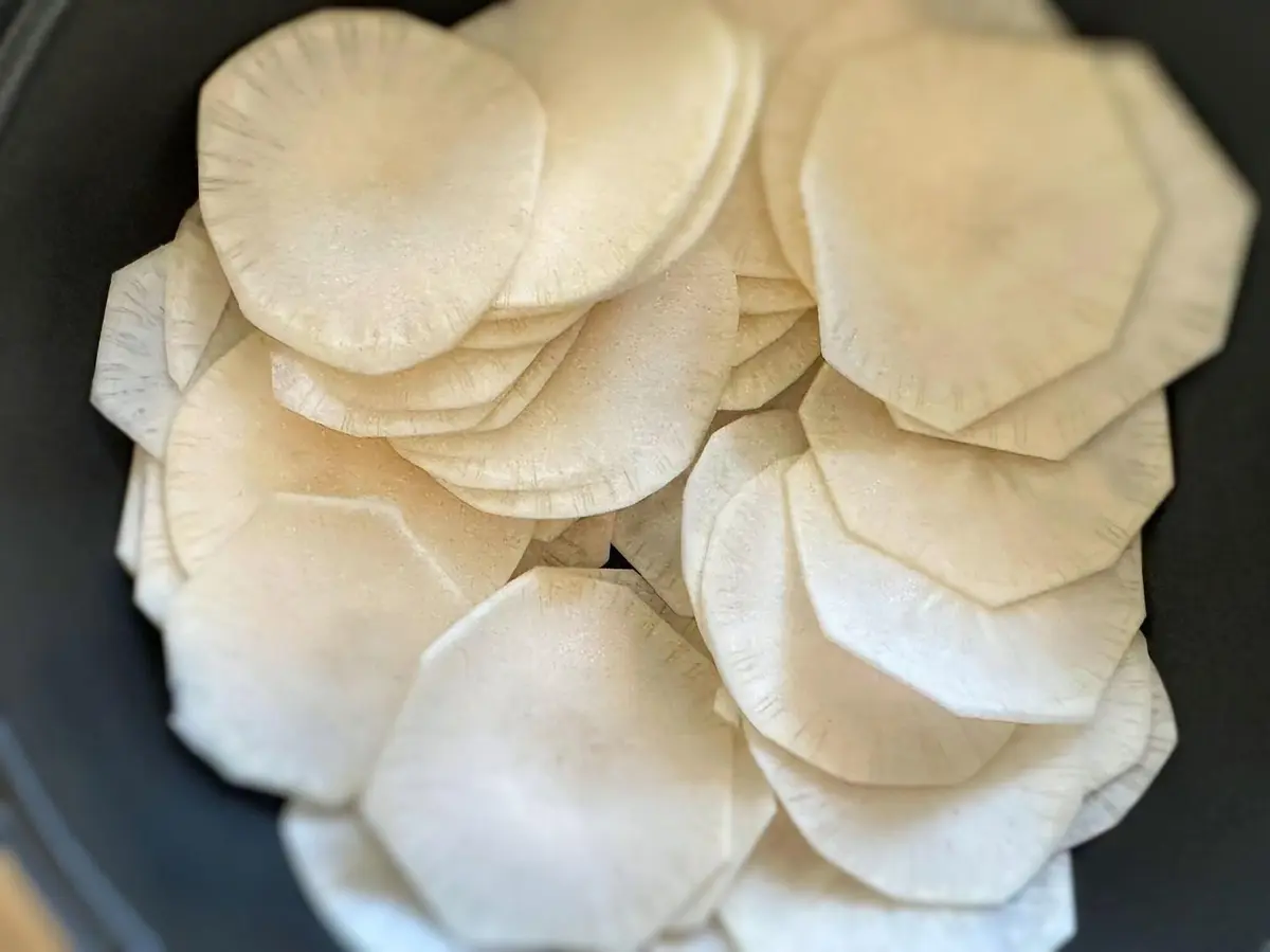 OurAge×Webエクラ かぶ・豚・お揚げのすっきり鍋レシピの作り方　かぶ