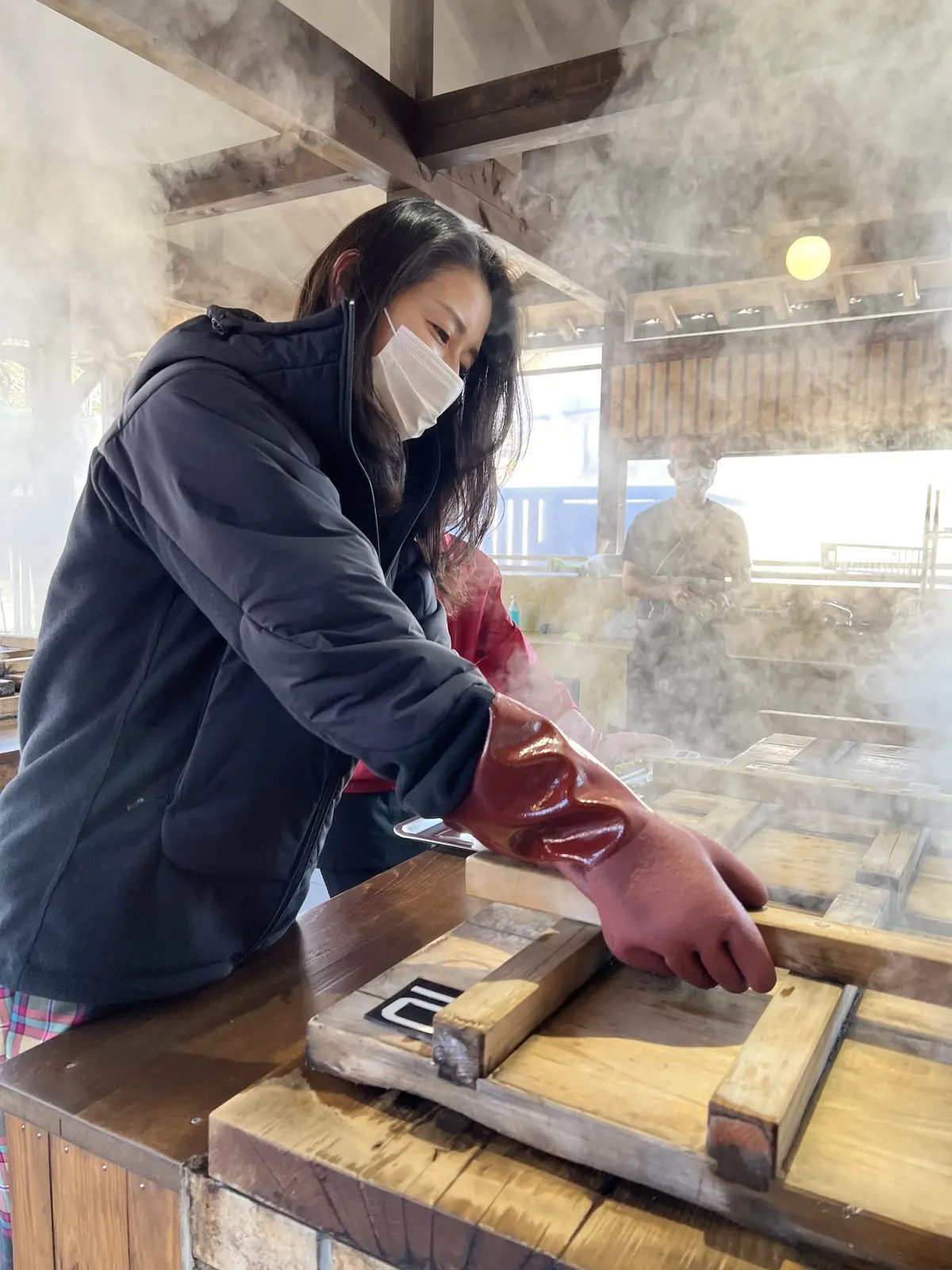 別府鉄輪温泉　地獄蒸し工房　蒸し釜と私