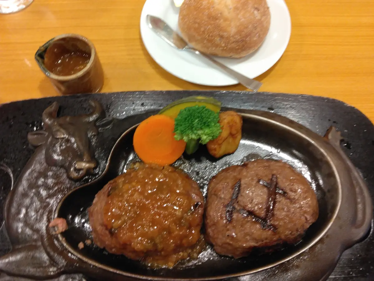 300分待ち?! 静岡で有名なあのハンバの画像_8