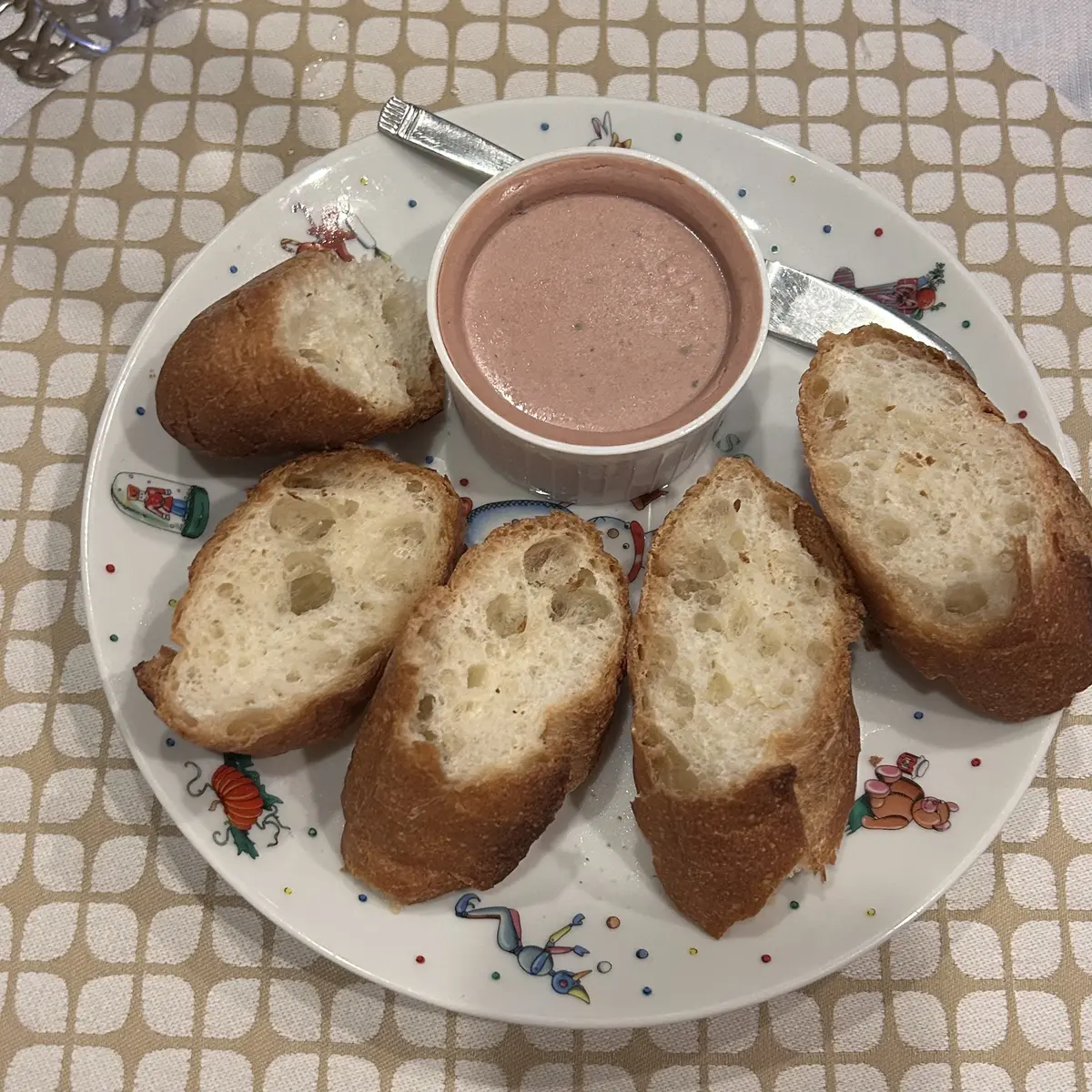 レバーパテとフランスパン