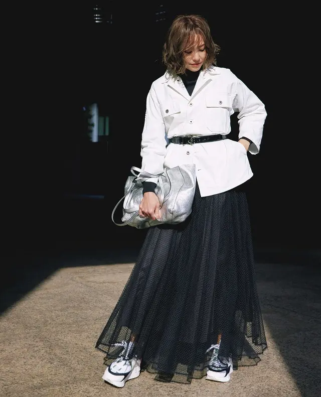 メッシュの透け感があれば 黒だってこんなに軽やか！