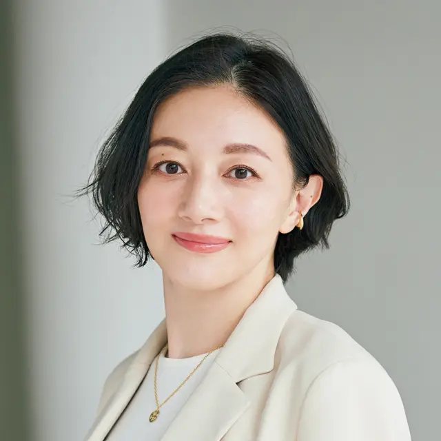 50代の髪型【ショートヘア】白髪やうねりなどの髪悩みをカバーして女性らしい印象に！