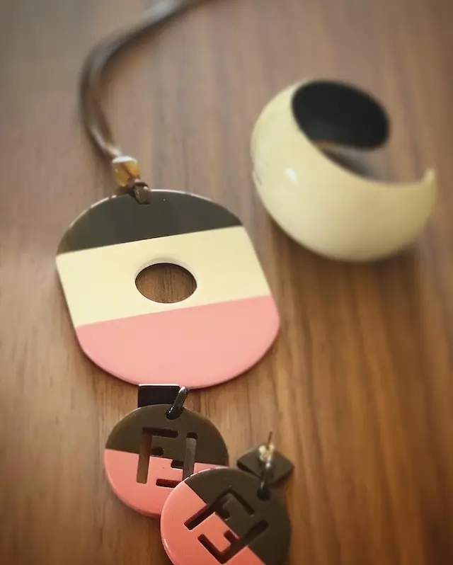 水牛アクセサリー　バッファローホーン　夏アクセ　夏コーデ　夏アクセサリー　大人ピンク