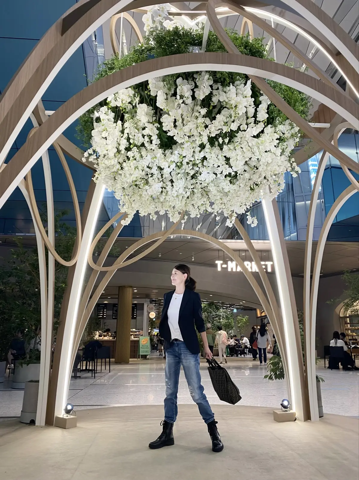 アラフィー世代の上品韓国ミディアムヘアの画像_4