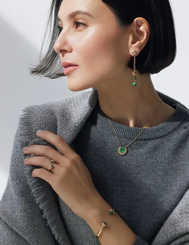 アクティブなデザインがマラカイトを若々しく