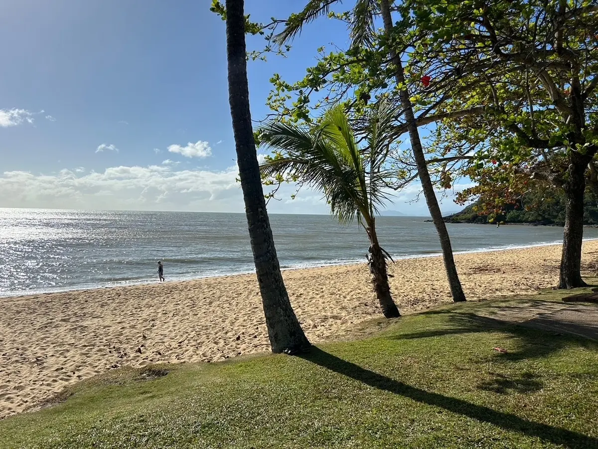 朝のトリニティービーチ。