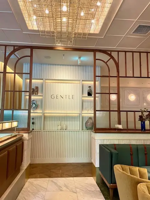 ベージュのオールインワンで表参道ランチ♡の画像_1