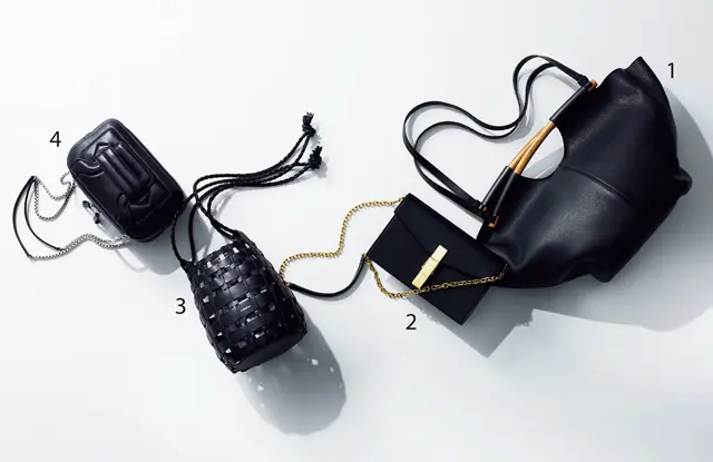 カジュアルな装いも一気に洗練される黒のバッグ