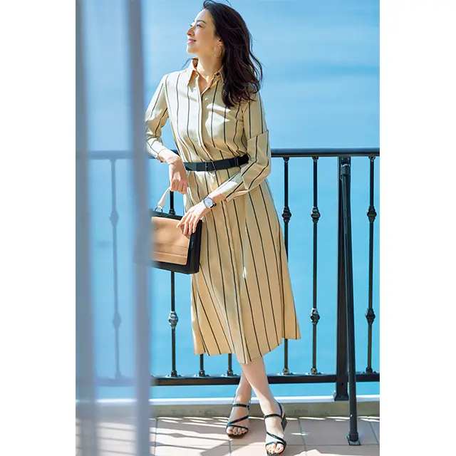 端正なシャツワンピースがあれば、 別荘での仕事も週末の休暇も満喫