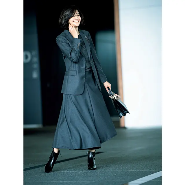 アシンメトリーボトムが ビジネススーツに 新風を吹き込む