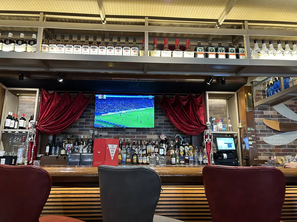 秋色シアーシャツで横浜・山下公園界隈への画像_3