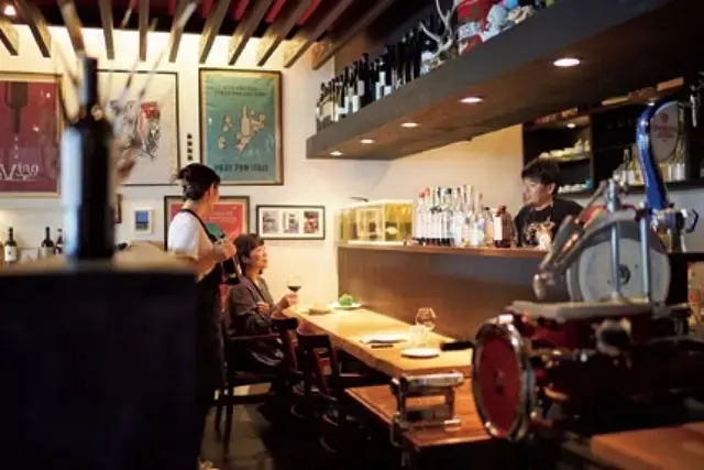 トスカーナの郷土料理を楽しむワイン酒場