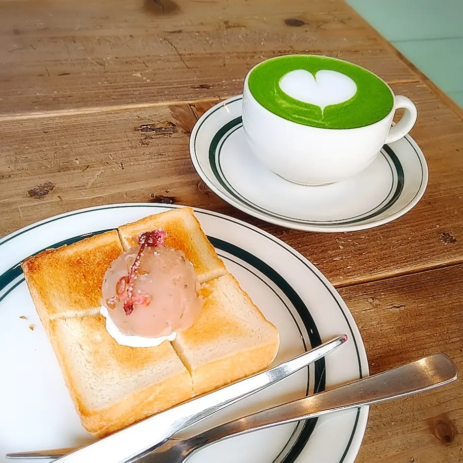 西荻窪の日本茶専門店「サテン」抹茶ラテと桜あんマスカルポーネトースト