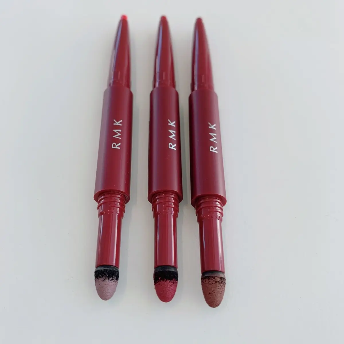 RMKのアイシャドウライナー。面で塗ってもラインで引いても使いやすい。