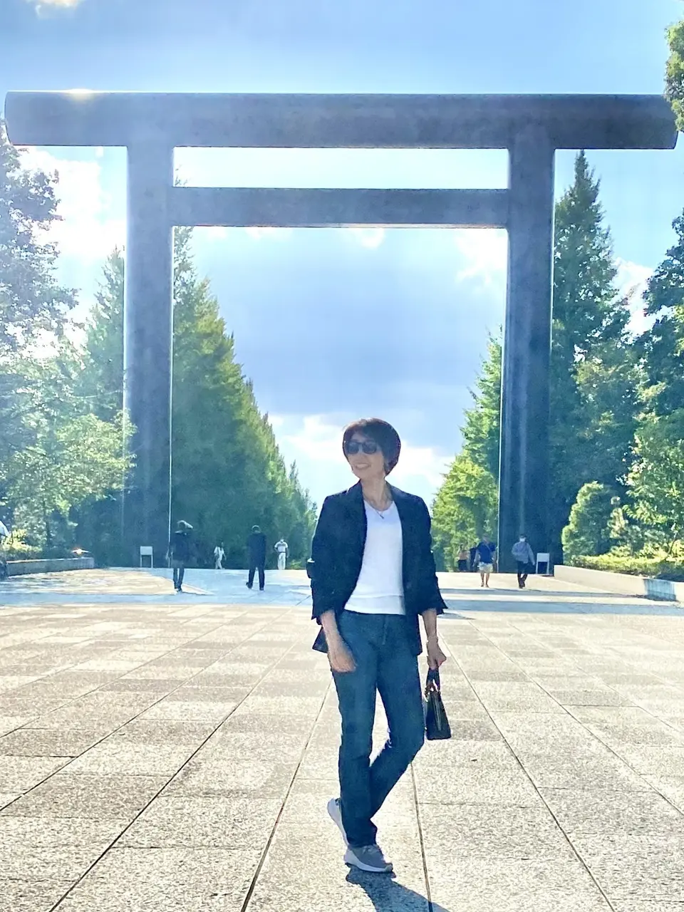 おしゃれな50代はここが違う！「スニーカーで外す」きれいめカジュアル