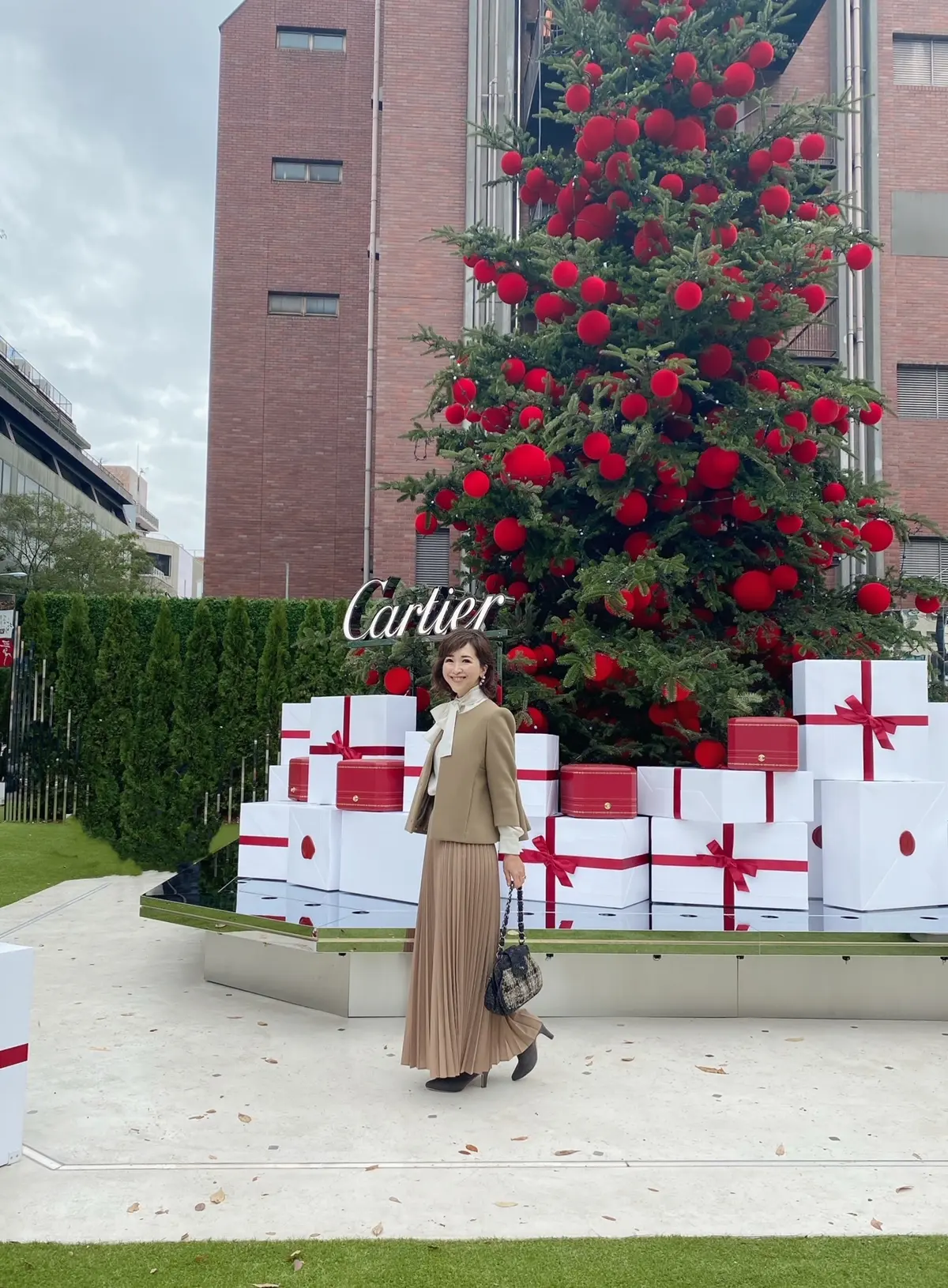 華やかなプリーツロングスカートで「Carの画像_3