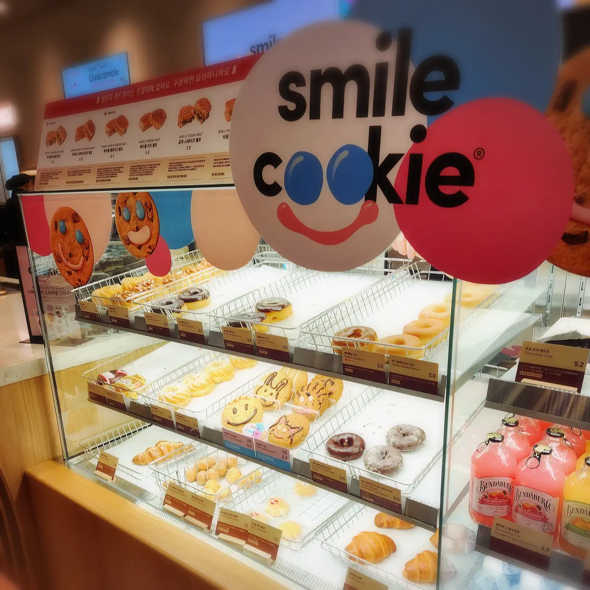 美味しそうなドーナツやクッキー