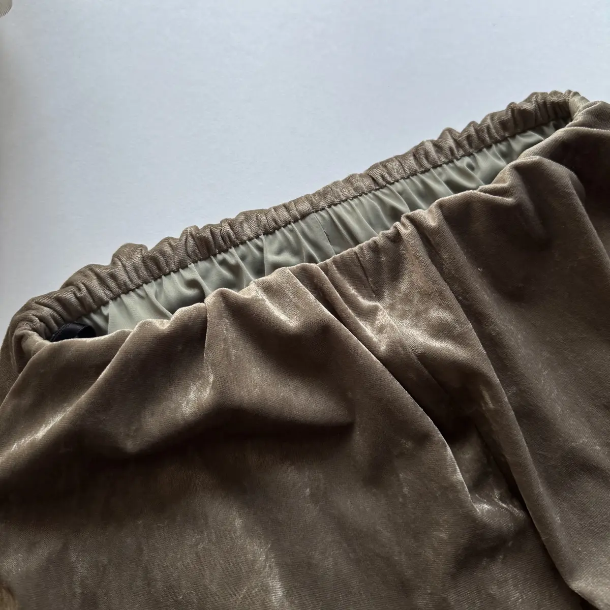 “ラクなのに上品”を叶えるベロアパンツ着の画像_10