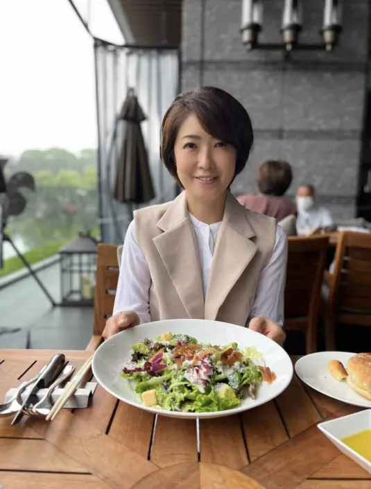 パレスホテル東京のテラス席でボリューム満の画像_1