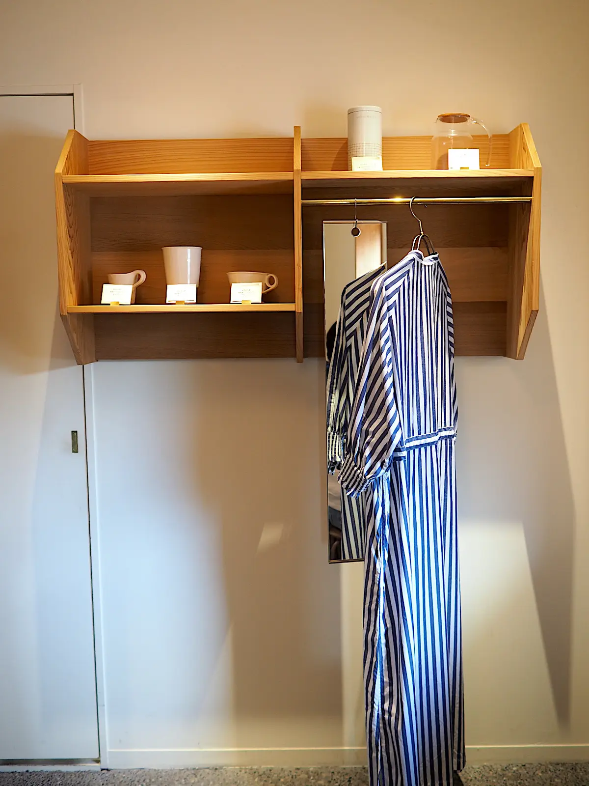 ホワイト×ブラックの晩夏コーデでCoffの画像_4