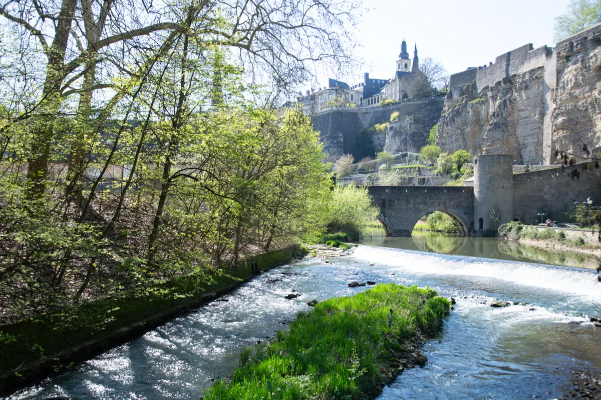 唯一無二の美しさを見せる旧市街と、モダンの画像_1