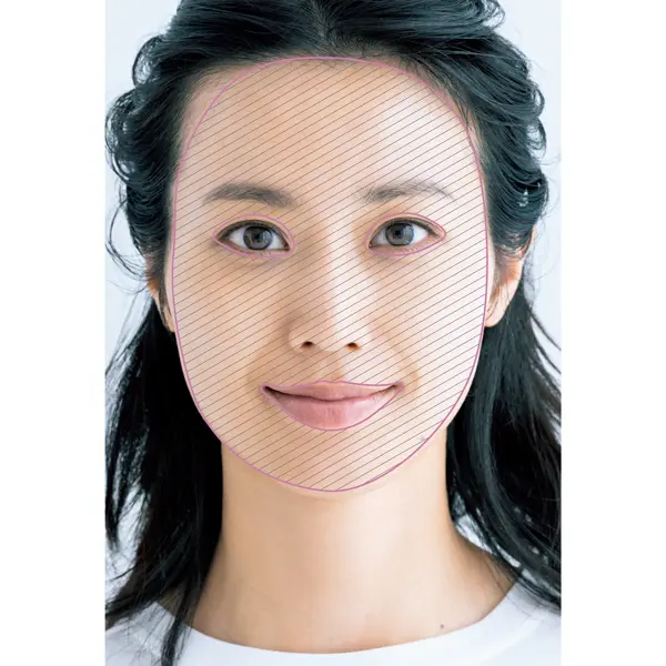 顔全体にUV下地を塗る