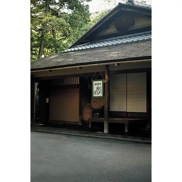 茶店だったころと変わらない様子の『瓢亭』の玄関。