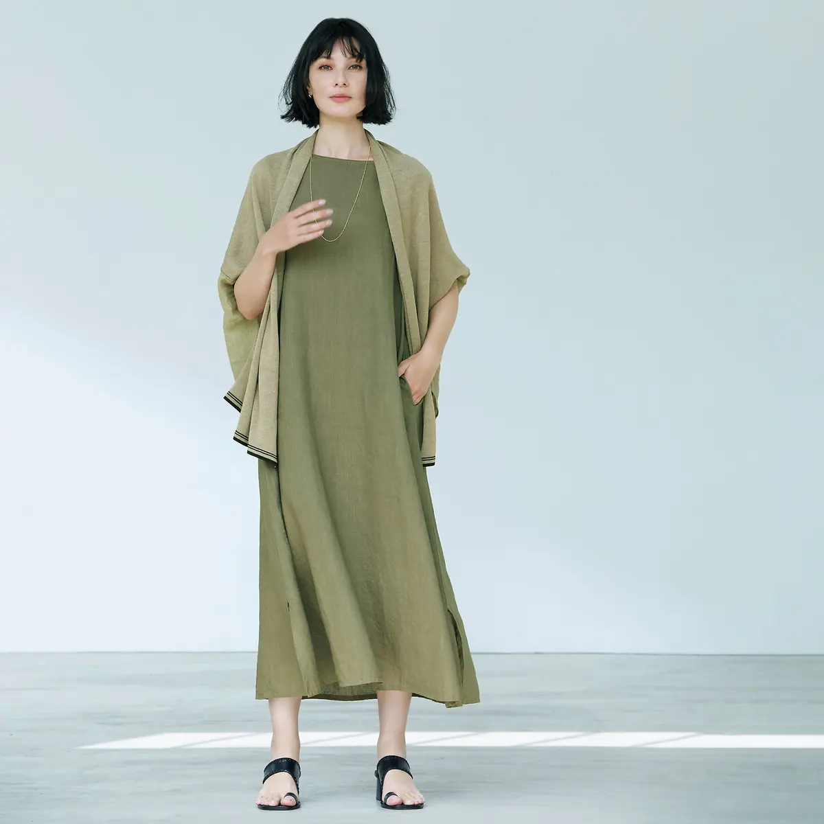 池田奈加子×Vlas Blomme リネンシルクニットケープ、リネンワンピース