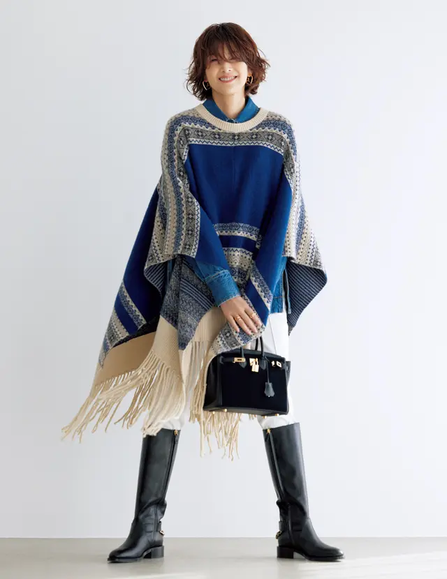 エルメスのバッグ、シャネルのロングブーツの吉瀬美智子さん